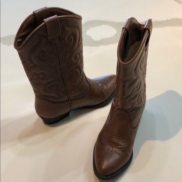 young girl cowboy boots